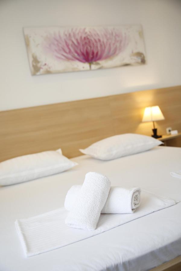 וודיצה Guest House Lorenta מראה חיצוני תמונה