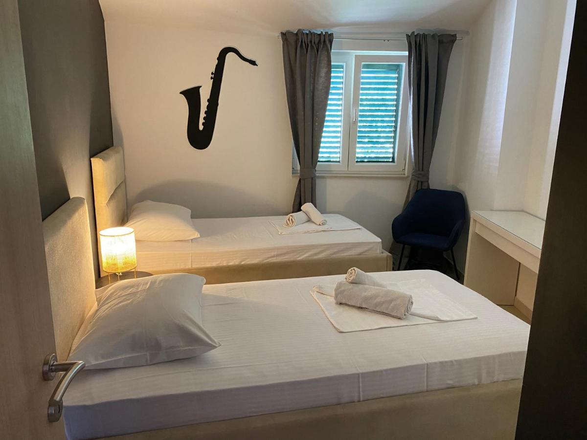 וודיצה Guest House Lorenta מראה חיצוני תמונה