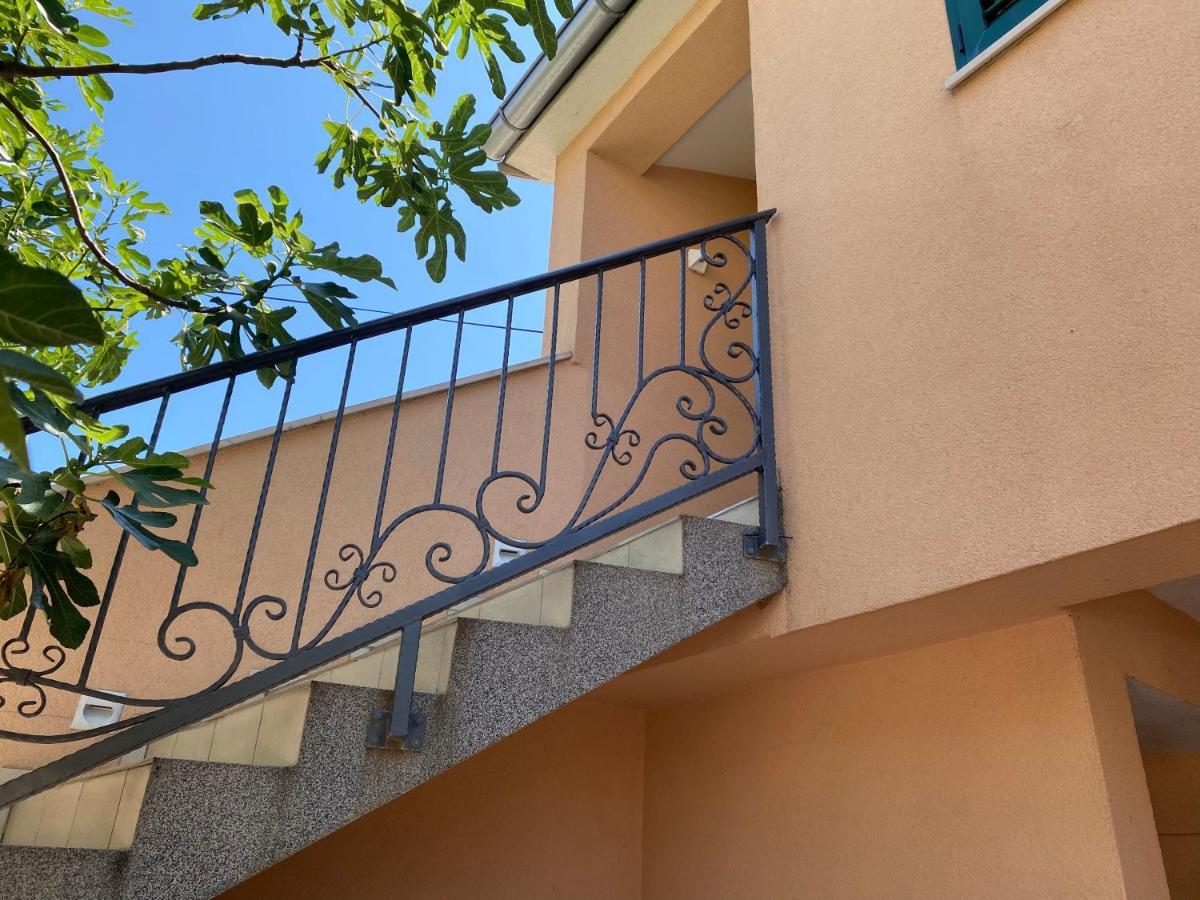 וודיצה Guest House Lorenta מראה חיצוני תמונה