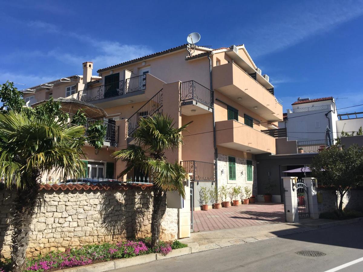 וודיצה Guest House Lorenta מראה חיצוני תמונה
